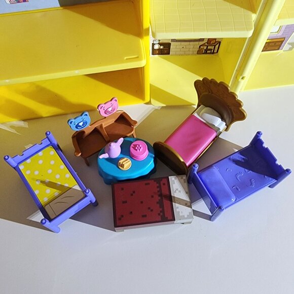 Peppa Pig Playset Bundle Lot Castle Dollhouse Yellow House Carry Case Kids Toys - Picture 5 of 9